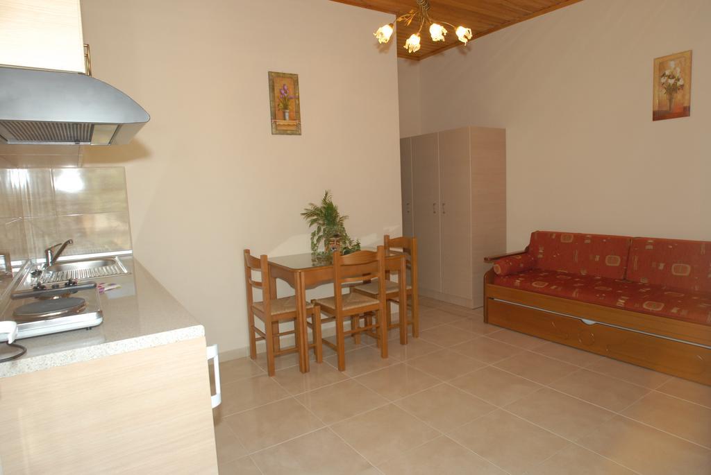 Garden View Apartments Анаксос Екстер'єр фото