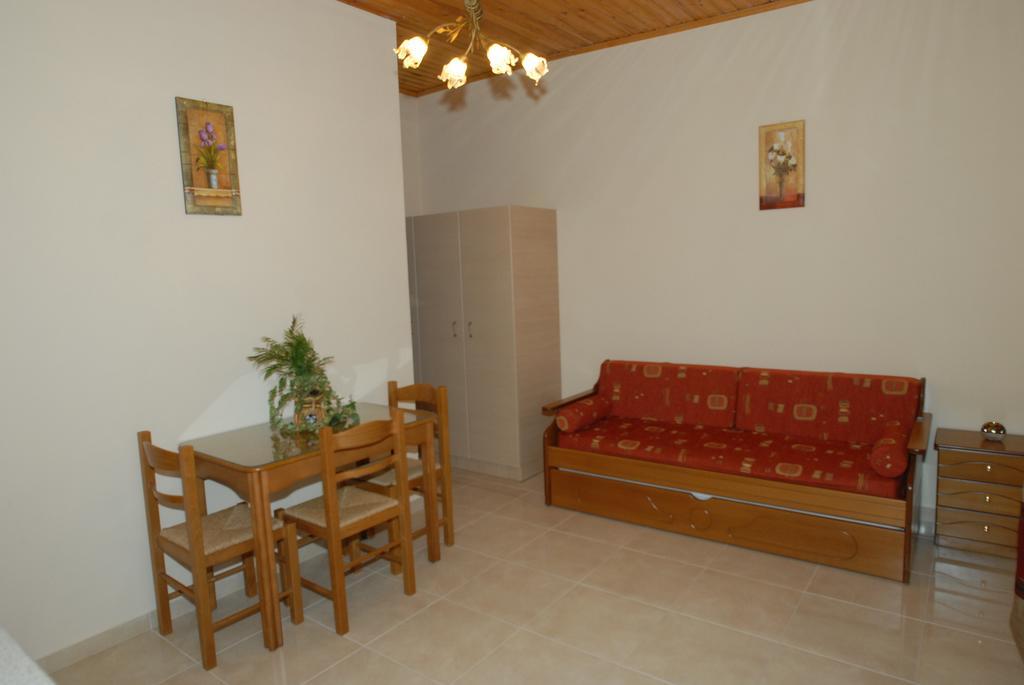 Garden View Apartments Анаксос Екстер'єр фото